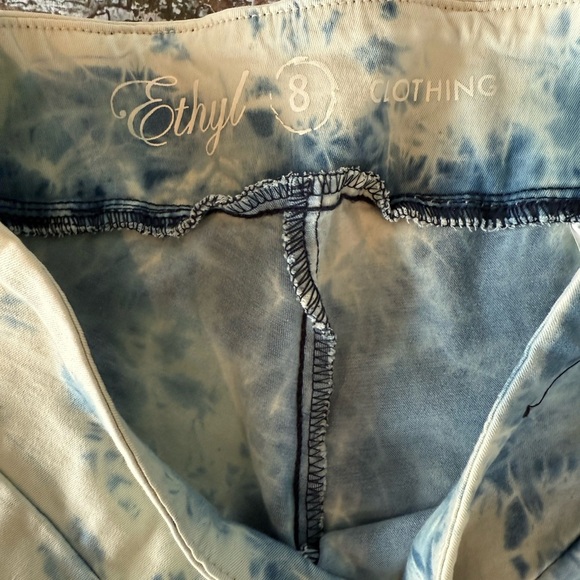 Blue and Cream Tie-Dye Leggings - Picture 2 of 5